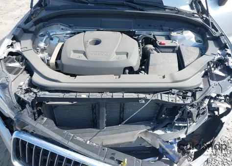 2020 Volvo Xc60 T5 Inscription from USA, damaged, VIN YV4102DL3L1525862